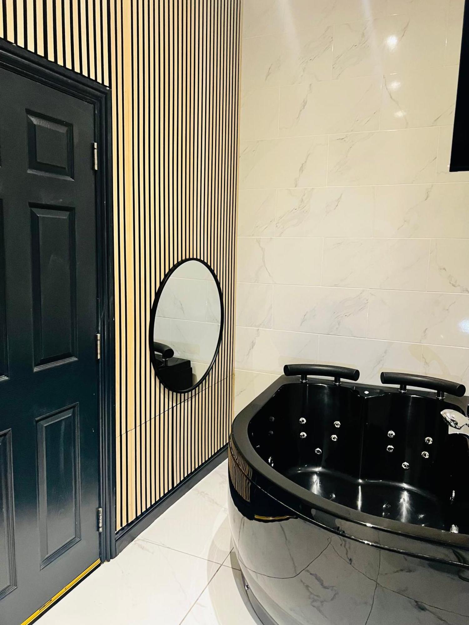 Duke And Duchess Apartments And Rooms - Private In Room Hot Tub Suites London Luaran gambar