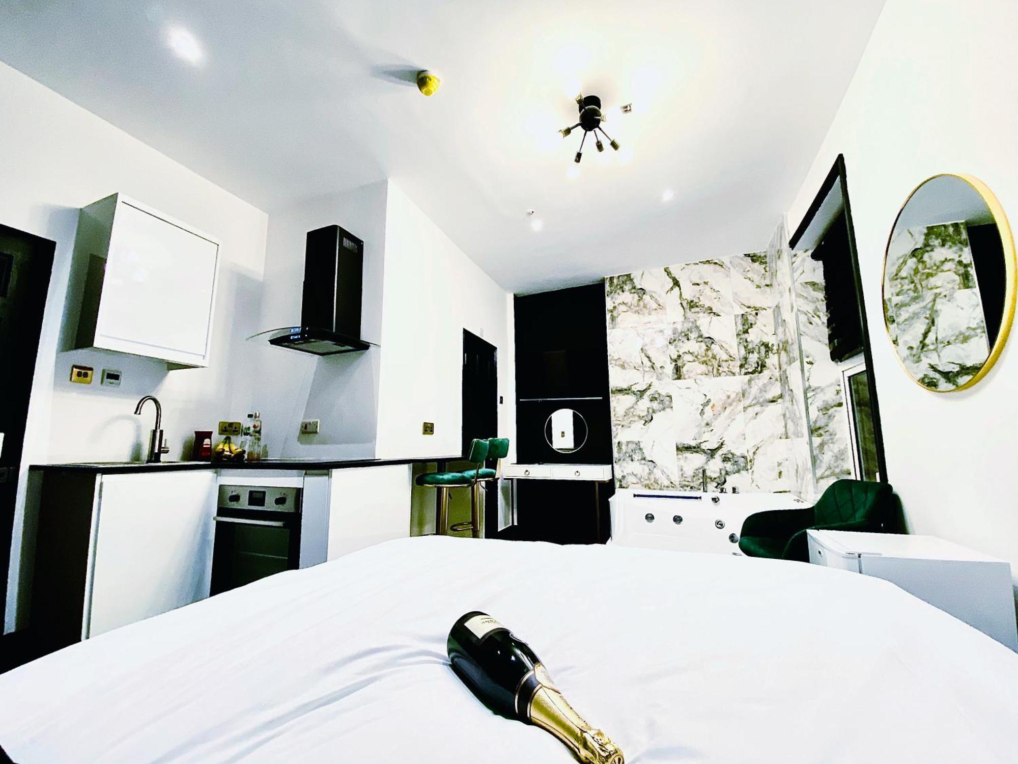 Duke And Duchess Apartments And Rooms - Private In Room Hot Tub Suites London Luaran gambar